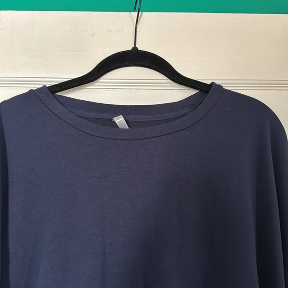 Fabletics Navy loose fit top - Picture 2 of 7